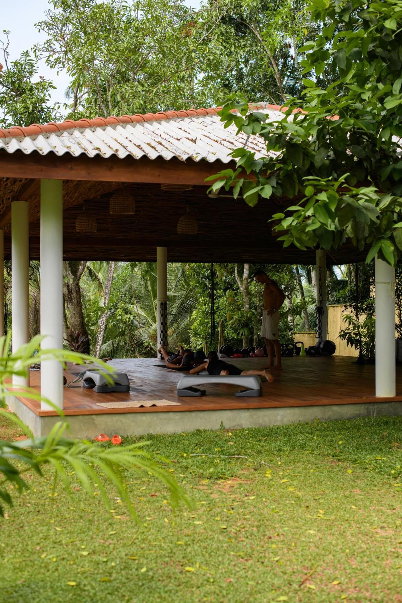 Roots Retreat Hotel Unawatuna Exterior photo