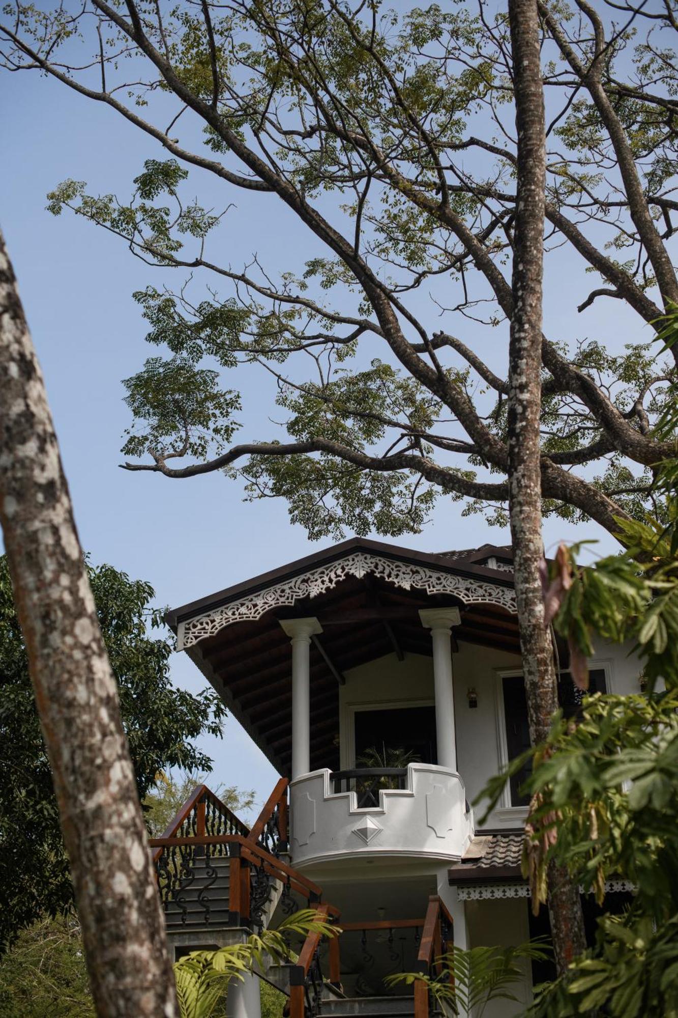 Roots Retreat Hotel Unawatuna Exterior photo