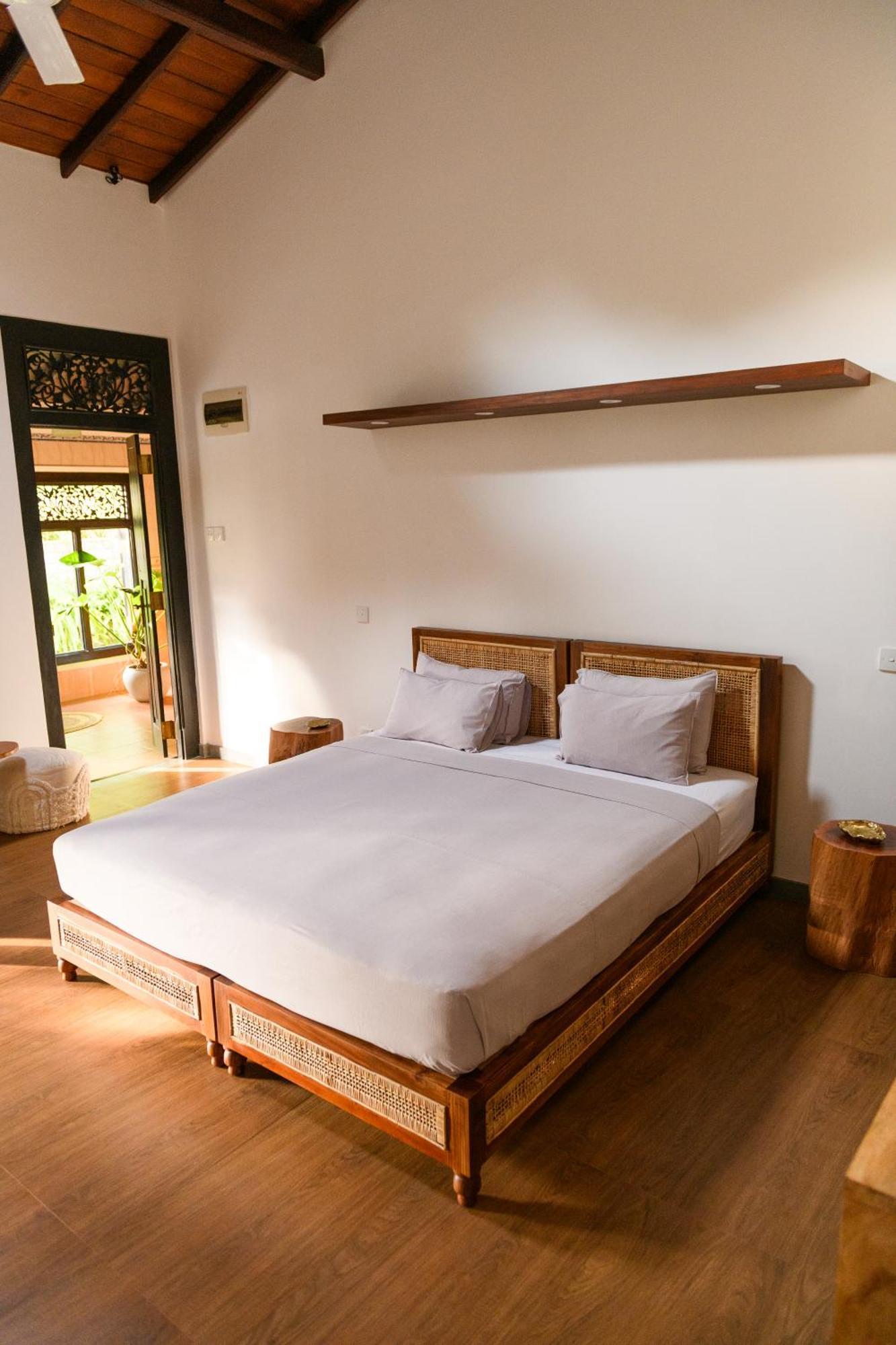 Roots Retreat Hotel Unawatuna Exterior photo
