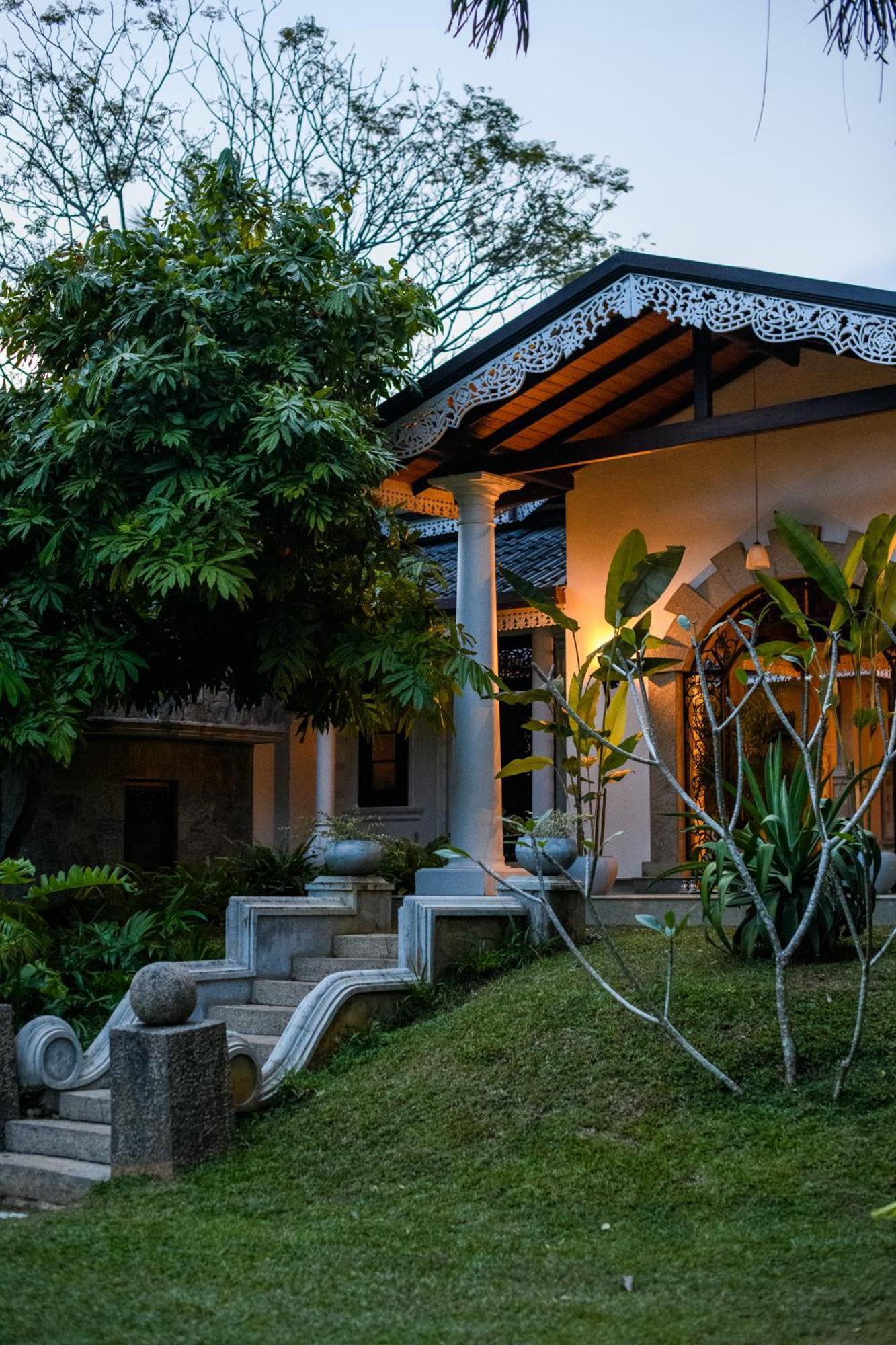 Roots Retreat Hotel Unawatuna Exterior photo